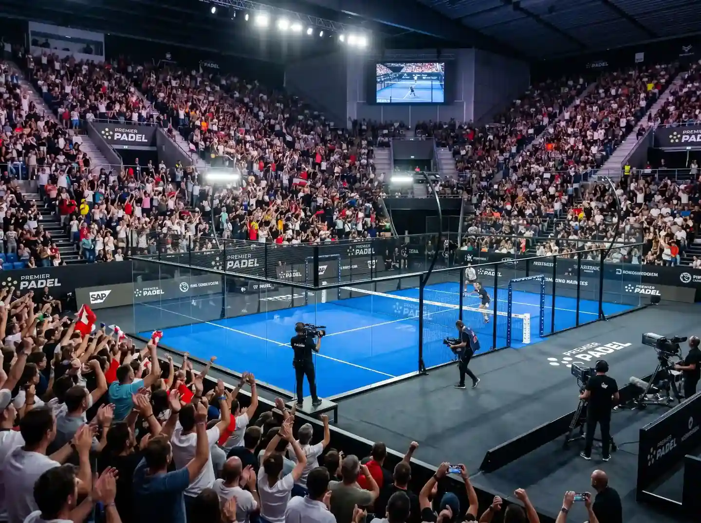 Pantalla de Red Bull TV con partido de Premier Padel y gráfico de audiencia